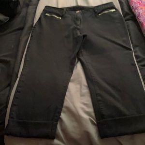 Black almost brand new Chico Capris!!